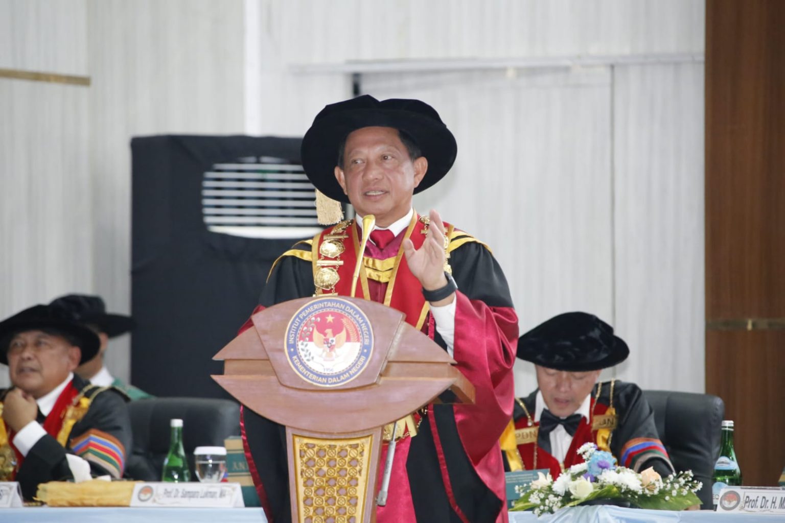 Mendagri tito karnavian saat pidato di depan wisudawan ipdn